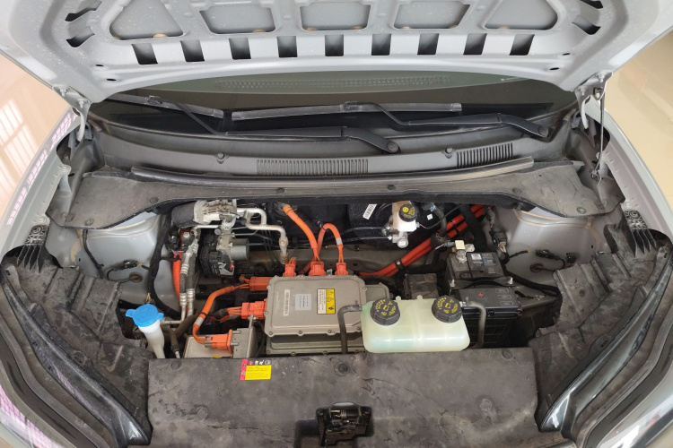 五菱汽车 五菱缤果PLUS 2024款 510km 旗舰版 四座版机舱底盘24