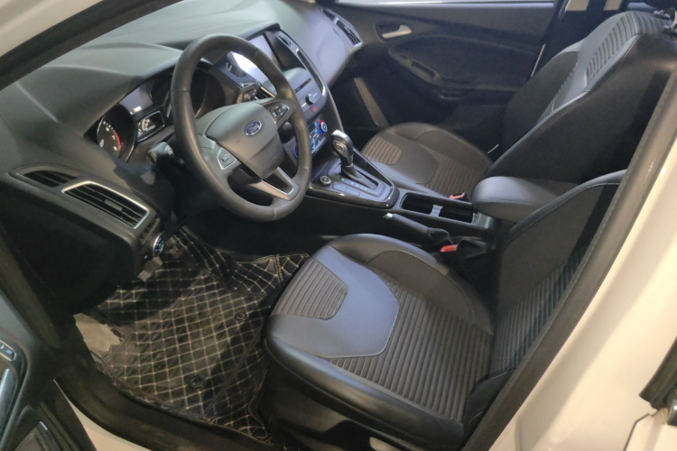 福特 福克斯 2018款 两厢经典 EcoBoost 180 自动精英型中控内饰19