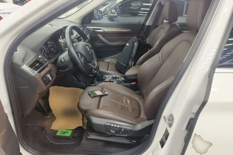 宝马X1 2019款 sDrive18Li 尊享型中控内饰19