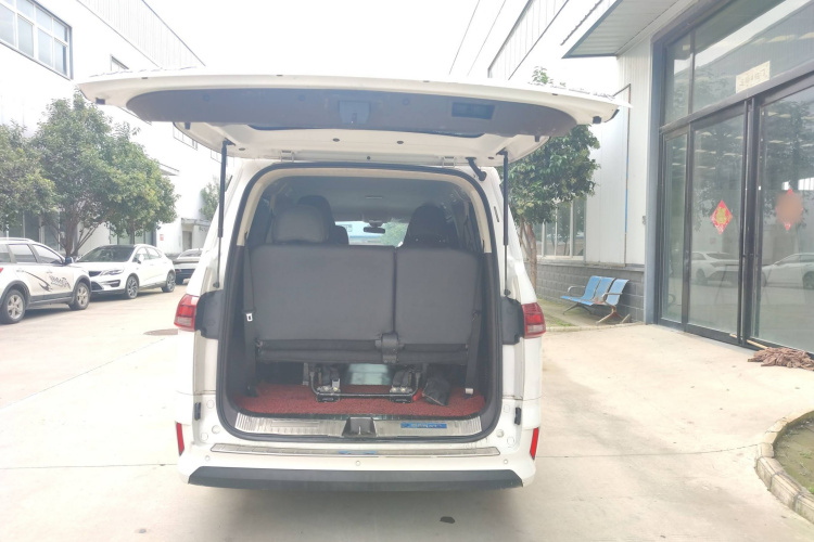 BAW北汽制造 锐胜王牌M7 2023款 1.6L 长轴创享型 9座局部细节23