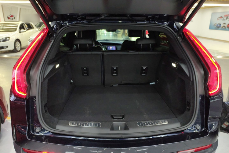 凯迪拉克XT4 2020款 改款 28T 两驱领先型机舱底盘23