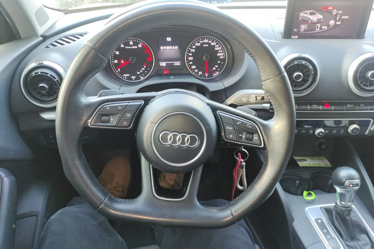 奥迪A3 2018款 30周年年型 Limousine 35 TFSI 运动型中控内饰13