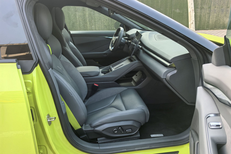 小鹏P7 2025款 750 四驱高性能 Ultra中控内饰7003