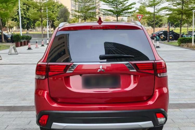 三菱 欧蓝德 2018款 2.0L 两驱荣耀版 5座车身外观6005