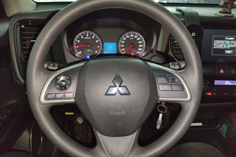 三菱 欧蓝德 2020款 2.0L 两驱畅行版 5座局部细节13