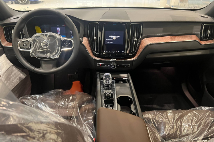 沃尔沃XC60 2025款 B5 四驱智远豪华版中控内饰7001