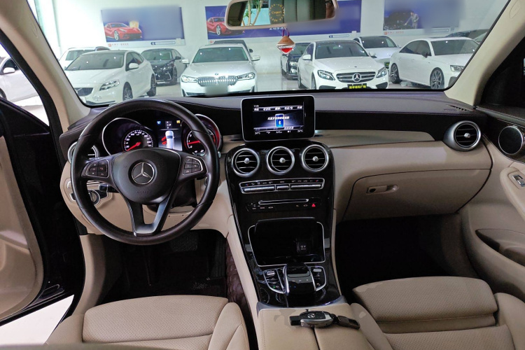 奔驰GLC 2019款 GLC 260 L 4MATIC 动感型中控内饰7002