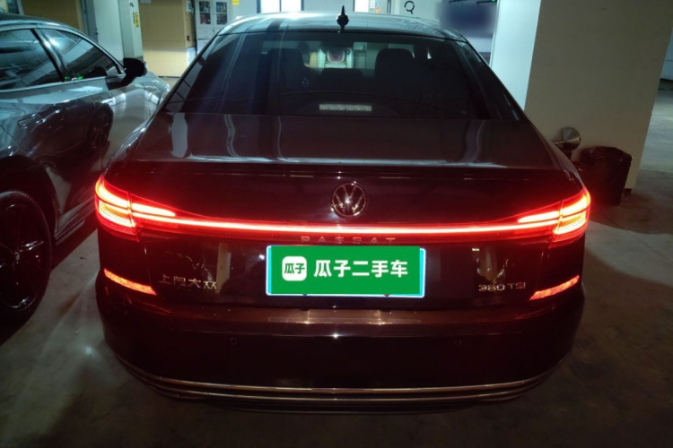 大众 帕萨特 2025款 出众款 330TSI 星空精英版车身外观6004