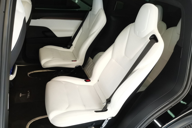 特斯拉 Model X 2023款 双电机全轮驱动版中控内饰7004