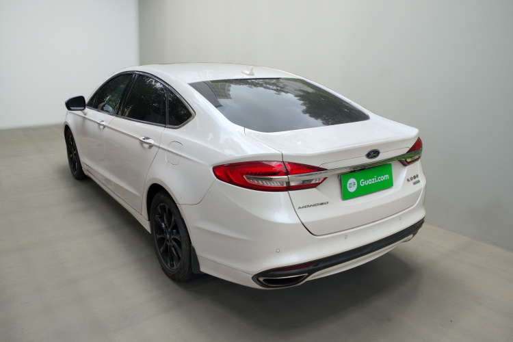 福特 蒙迪欧 2017款 EcoBoost 180 时尚型车身外观5