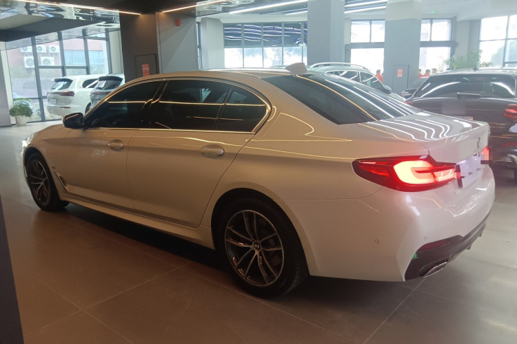 宝马5系 2022款 改款二 525Li M运动套装车身外观4