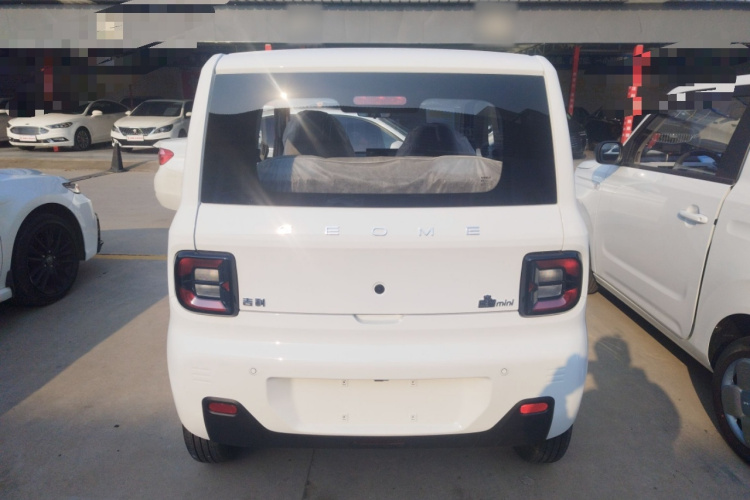 吉利银河 2024款 熊猫mini 200km 耐力熊车身外观6