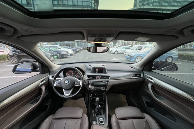 宝马X1 2018款 sDrive18Li 尊享型中控内饰7003