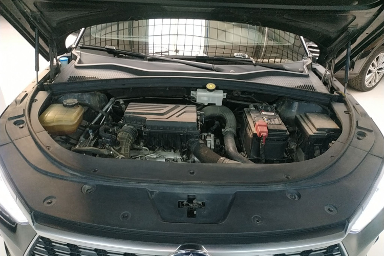 比亚迪 宋PLUS 2020款 1.5T 自动旗舰型机舱底盘24