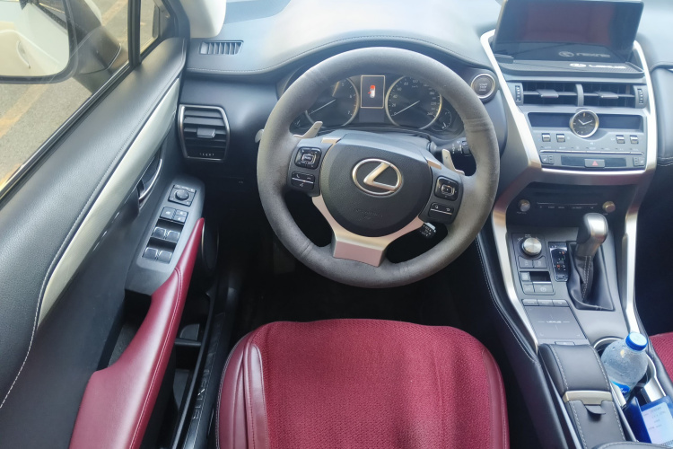 雷克萨斯NX 2020款 300 前驱 锋行版 国V中控内饰13