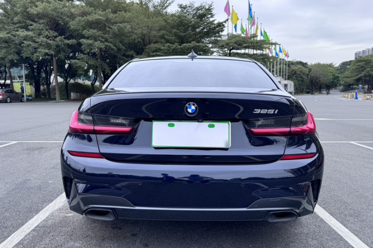 宝马3系 2021款 325i M运动曜夜套装车身外观6005