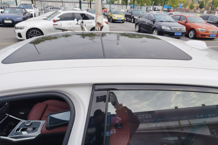 宝马3系 2025款 330Li 尊享型 M运动曜夜套装局部细节57