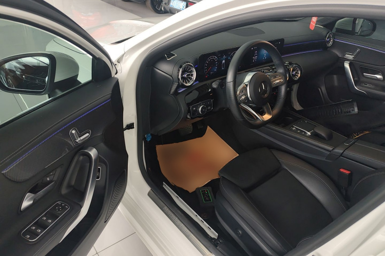 奔驰A级 2021款 A 200 L 运动轿车时尚型中控内饰7003