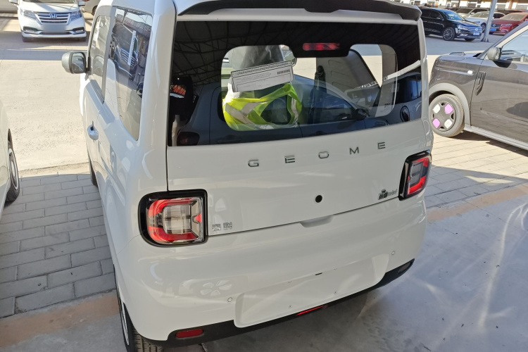 吉利银河 熊猫 2025款 210km 元气熊车身外观6