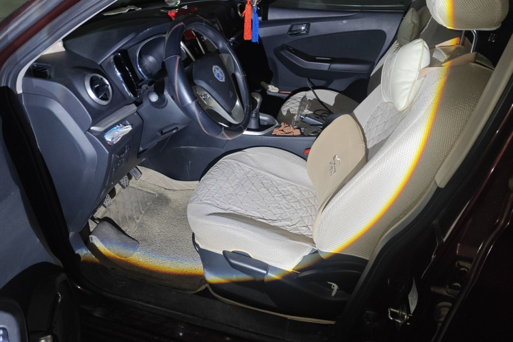 启辰T70 2015款 2.0L 手动睿趣版中控内饰19