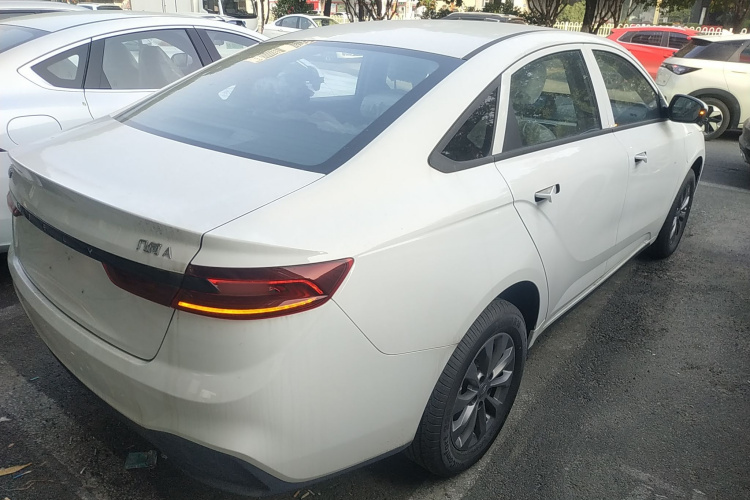 吉利几何A 2024款 500KM 出行版车身外观7