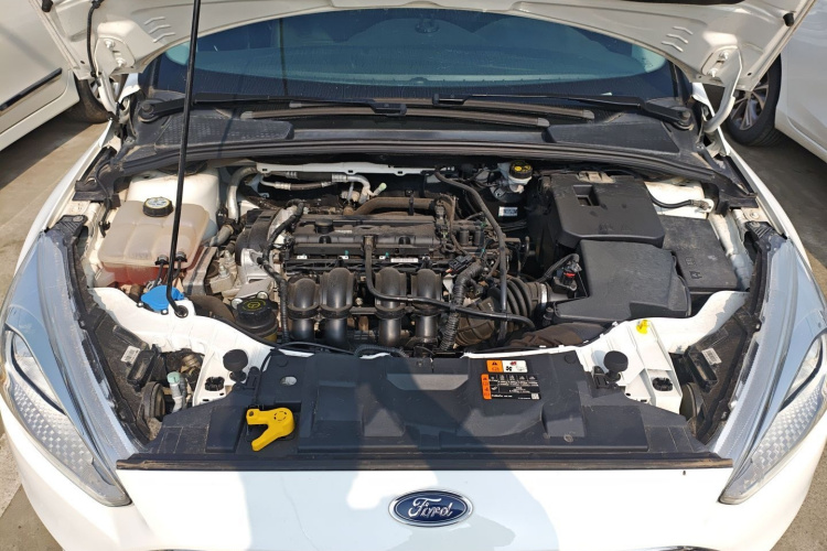 福特 福克斯 2018款 三厢经典 1.6L 自动风尚型智行版机舱底盘24