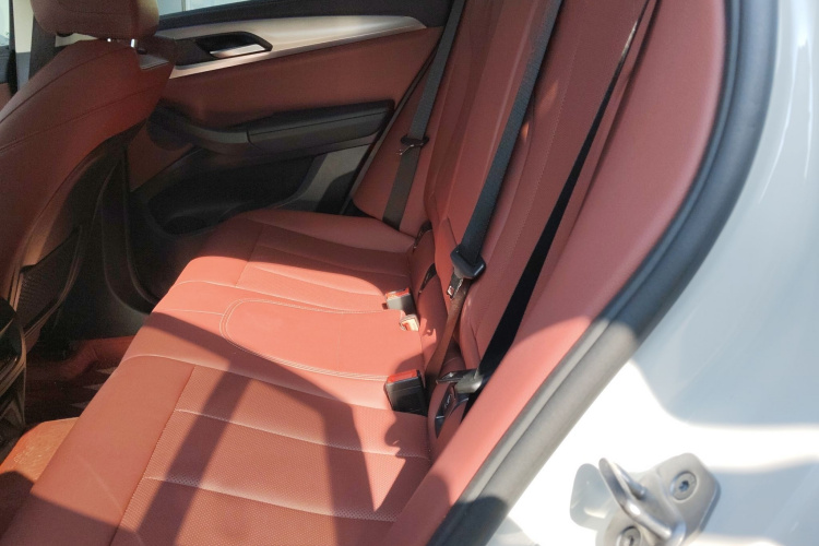 宝马X4 2022款 xDrive 25i M运动套装中控内饰21