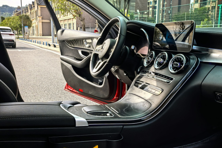 奔驰C级 2019款 改款 C 260 L 运动版中控内饰7005