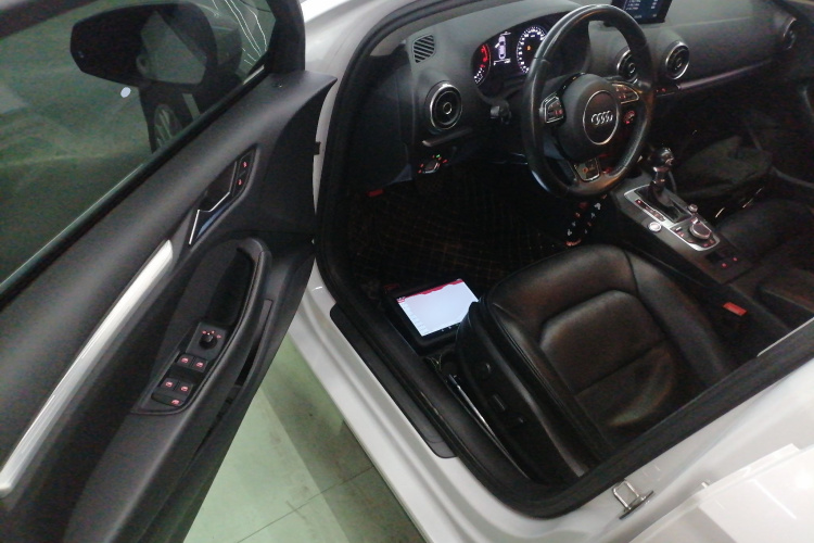 奥迪A3 2015款 Limousine 35 TFSI 百万纪念智领型中控内饰20