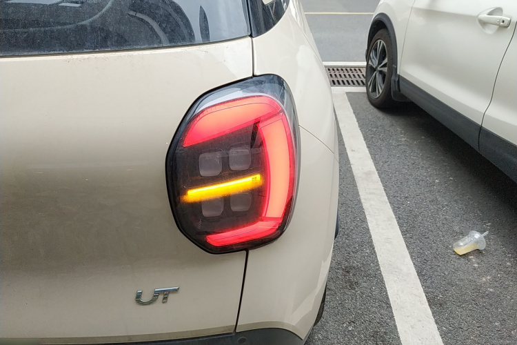 埃安 AION UT 2025款 330星辉版车身外观6006