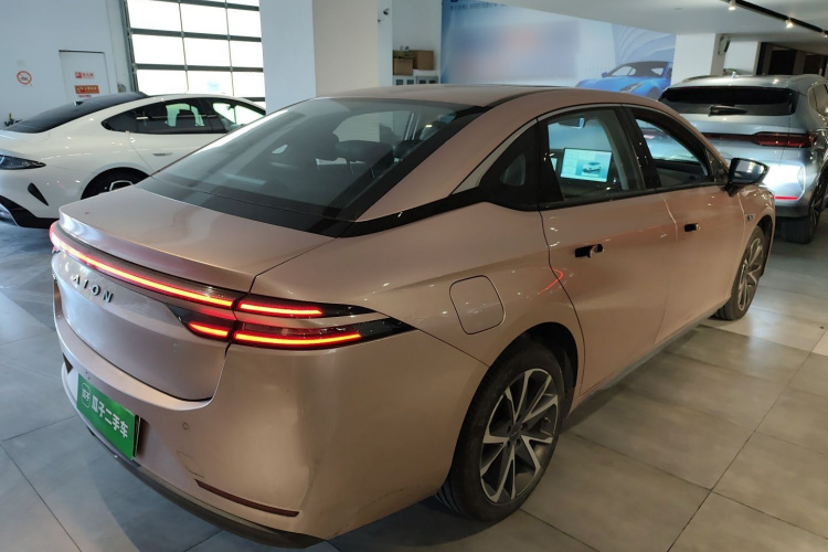 埃安 AION S Plus 2023款 80 科技版 三元锂车身外观7