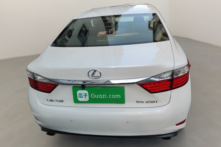 雷克萨斯ES 2013款 250 精英版车身外观6