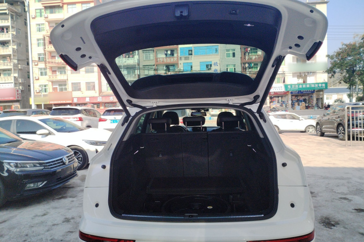 奥迪Q5L 2018款 40 TFSI 荣享时尚型 国V机舱底盘23