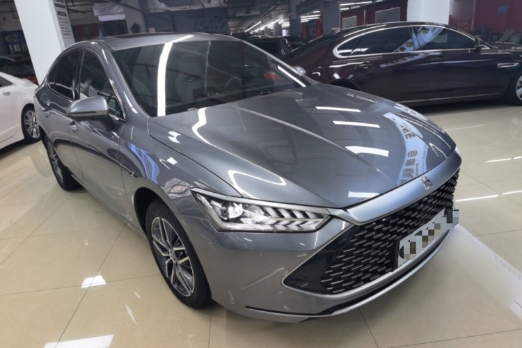 比亚迪 秦PLUS 2024款  荣耀版 DM-i 120KM超越型车身外观6002