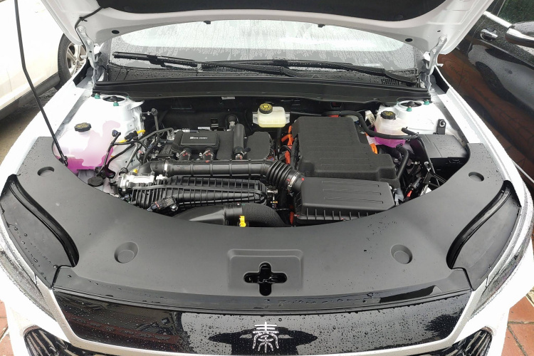 比亚迪 秦PLUS 2025款 DM-i 智驾版 55KM领先型机舱底盘24