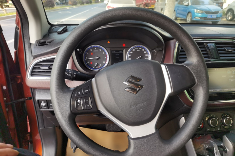 铃木 骁途 2017款 1.6L CVT两驱都市时尚型中控内饰13