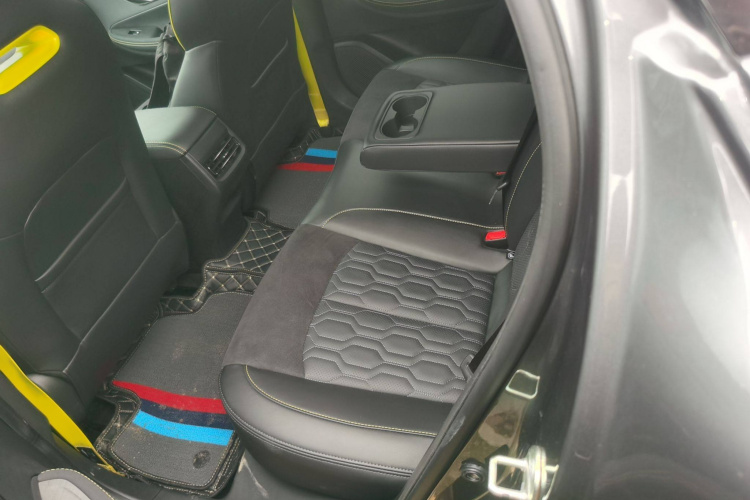 长安UNI-T 2022款 2.0T 运动版 尊贵型中控内饰7004