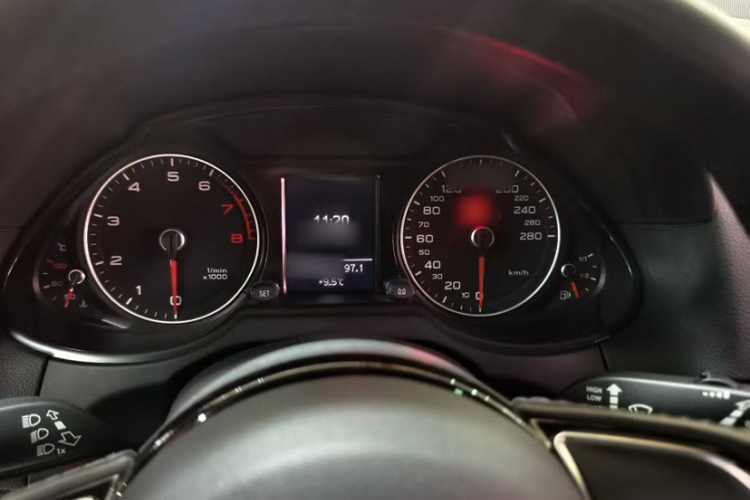 奥迪Q5 2015款 40 TFSI 进取型中控内饰7004