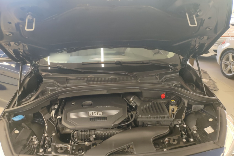 宝马2系多功能旅行车 2018款 220i 尊享型运动套装机舱底盘24