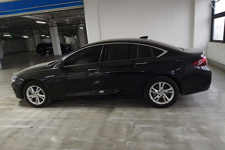 别克 君威 2024款 25T 超享版车身外观4