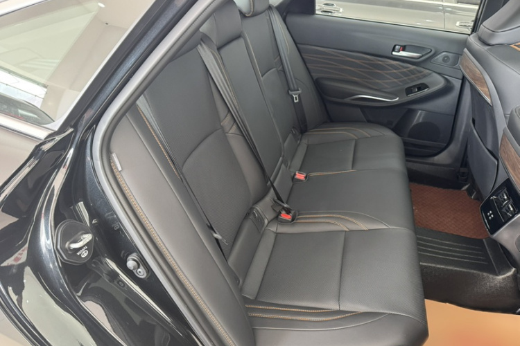 丰田 亚洲龙 2024款 双擎 2.0L 豪华版中控内饰7006