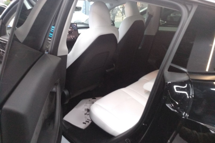 特斯拉 Model Y 2022款 改款 后轮驱动版中控内饰21