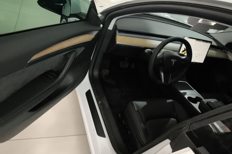 特斯拉 Model 3 2022款 后轮驱动版中控内饰20