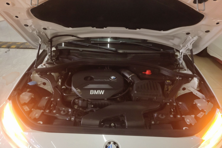 宝马1系 2018款 118i 设计套装型机舱底盘24