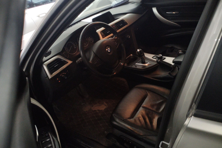 宝马3系 2014款 320i 时尚型中控内饰7003