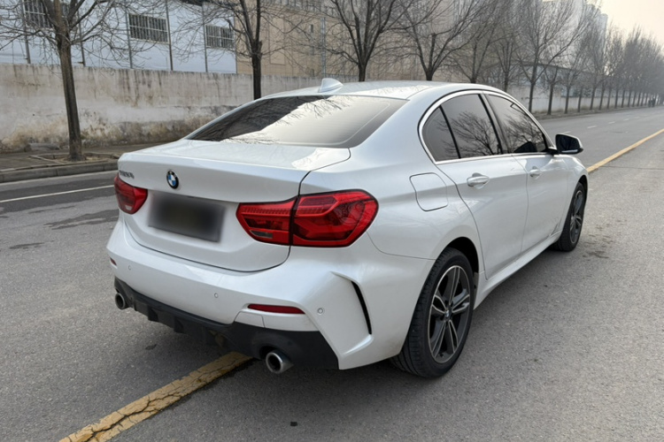 宝马1系 2022款 120i M运动版车身外观6002