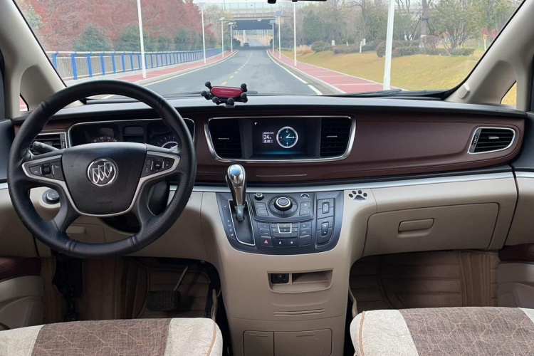 别克GL8 2017款 25S 舒适型 国V中控内饰7001