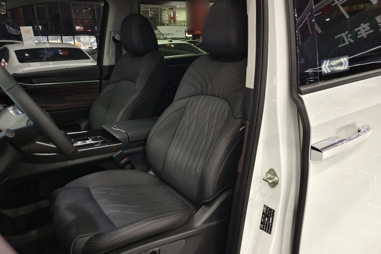 广汽传祺 传祺M8 2024款 大师系列 400T 尊贵版中控内饰7002