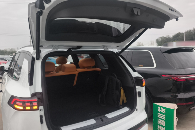 东风奕派 eπ008 2025款 210Ultra增程版 5座机舱底盘23