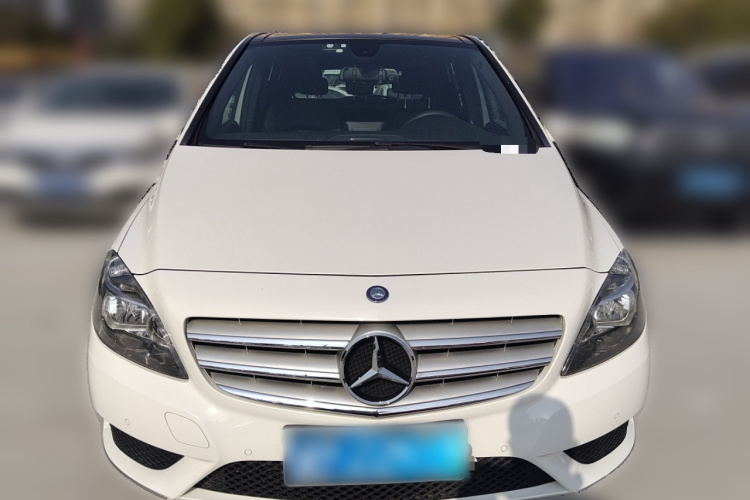 奔驰B级 2012款 B 180车身外观2